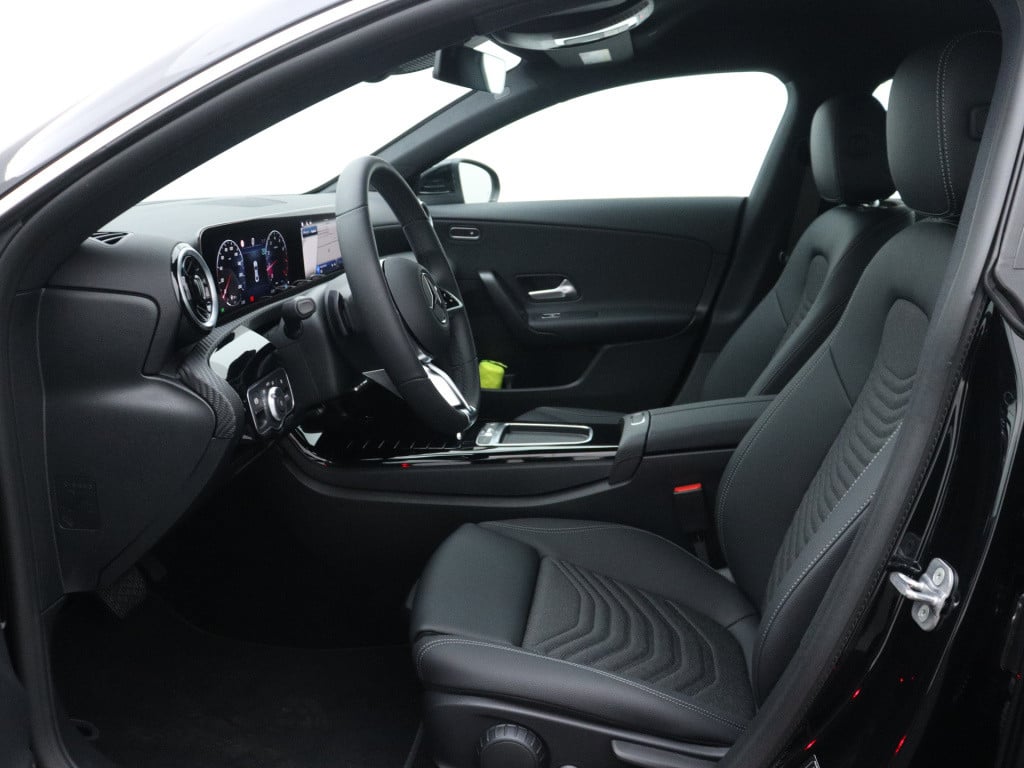 Mercedes-Benz Cla 180 star edition | dodehoekassistent | keyless go | parke