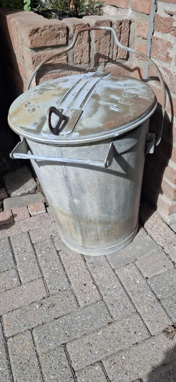 Vintage Zinken vuilnisemmer uit St. Philipsland