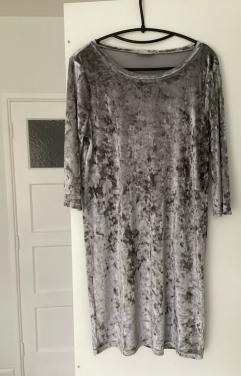 Fluwelen jurk zilverkleurig maat L zgan