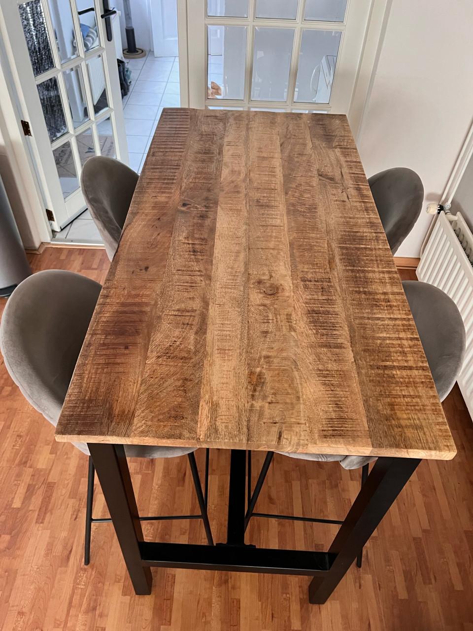 Mango houten industriële bartafel met stoelen + Mango houten salontafel