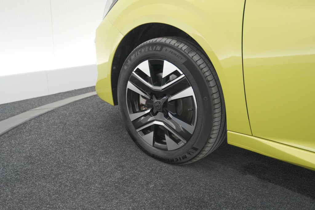 Peugeot 208 ev allure 50 kwh | stoelverwarming | apple carplay | parkeersen