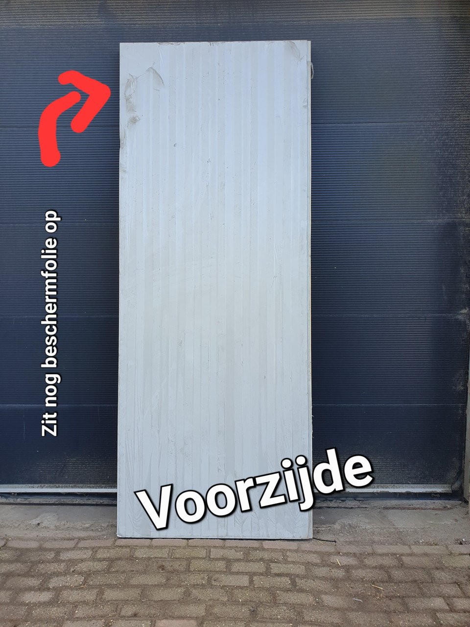 Sandwichpaneel/isolatieplaat van 3meter lengte en 8cm dikte.