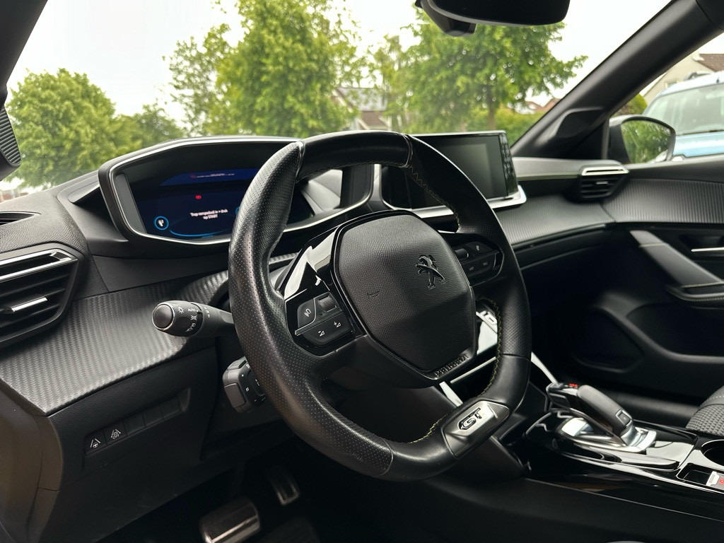 Peugeot 208 1.2 puretech gt-line // automaat //