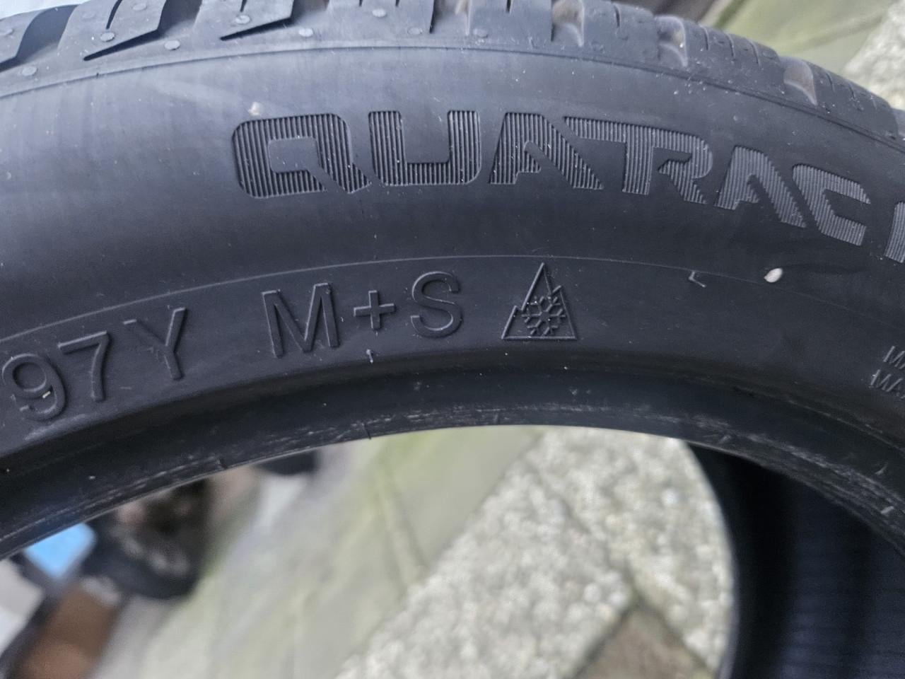 Vredestein All-Season banden 235-45-17