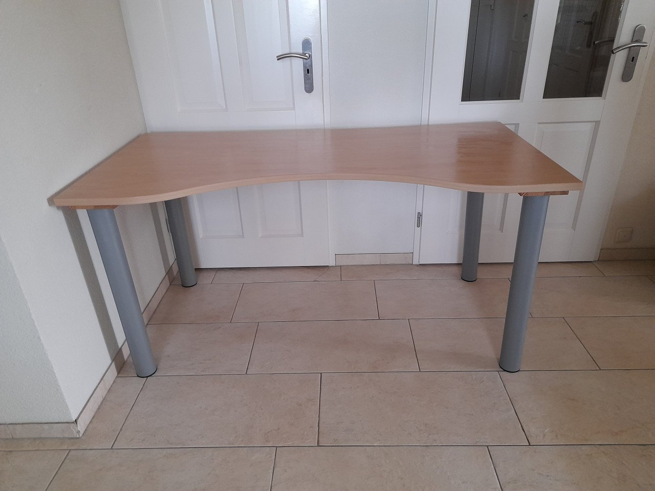 Bureau 160 x 80 x 76,5 H (in goede staat )