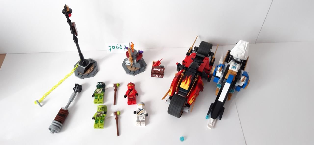Lego Ninjago 70667:  Zwaardmotor van Kai & Sneeuwscooter van Zane