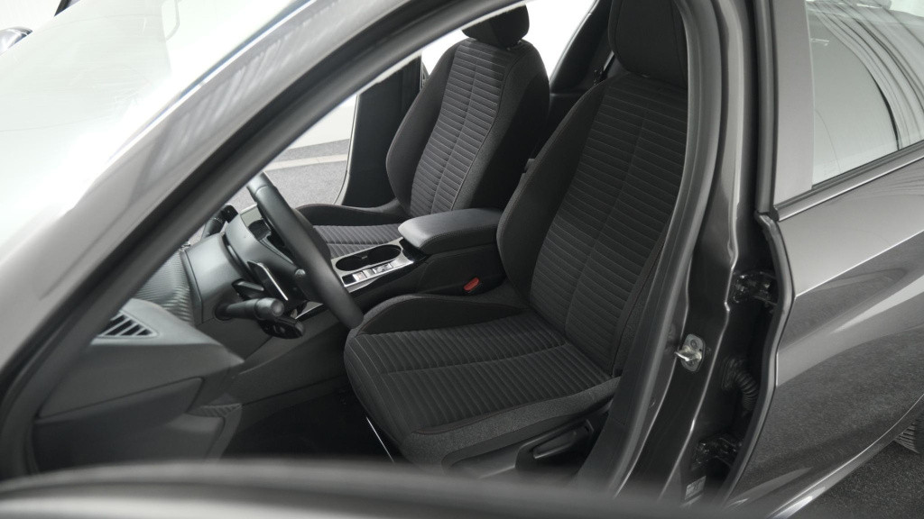 Peugeot 208 puretech 100 eat8 active | parkeersensoren | navigatie | apple 