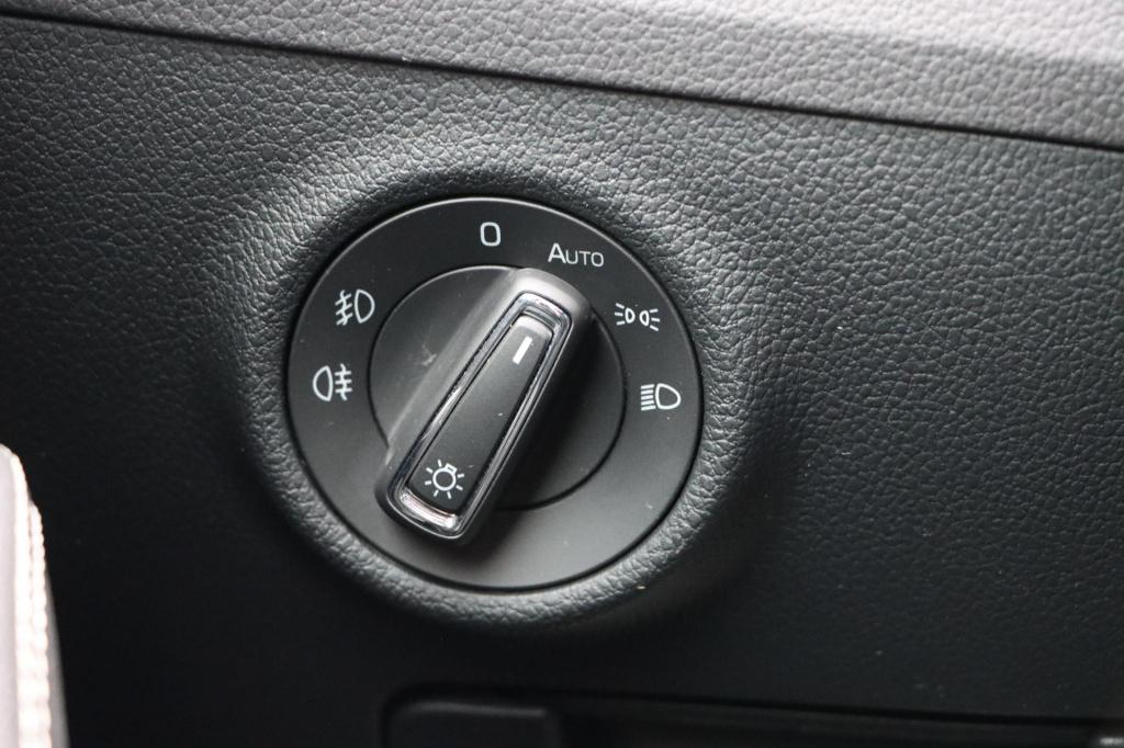 Skoda Superb combi 1.4 tsi iv sportline business 218pk dsg6 | soh 95,8% |