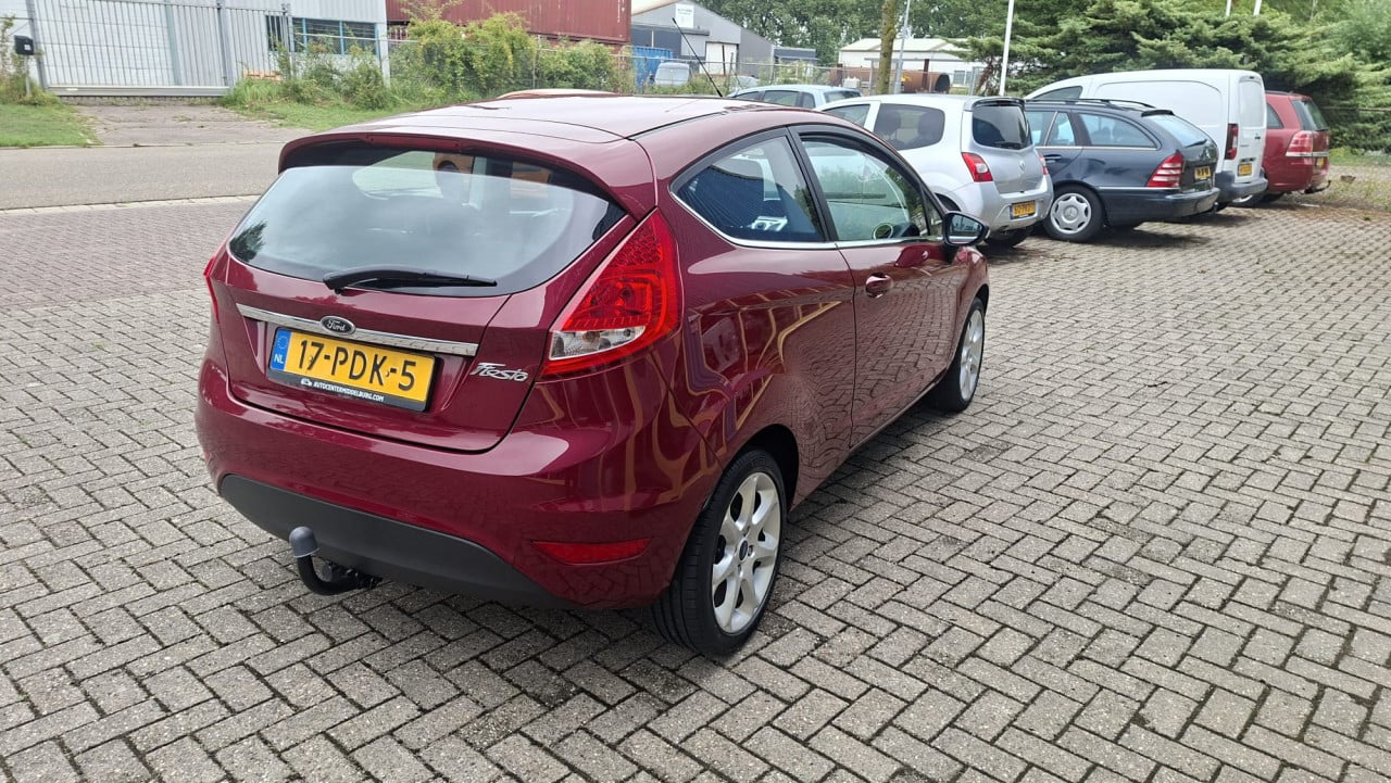 Ford  FIESTA 1.25 Titanium 3drs bj:2011 airco lm-velgen
