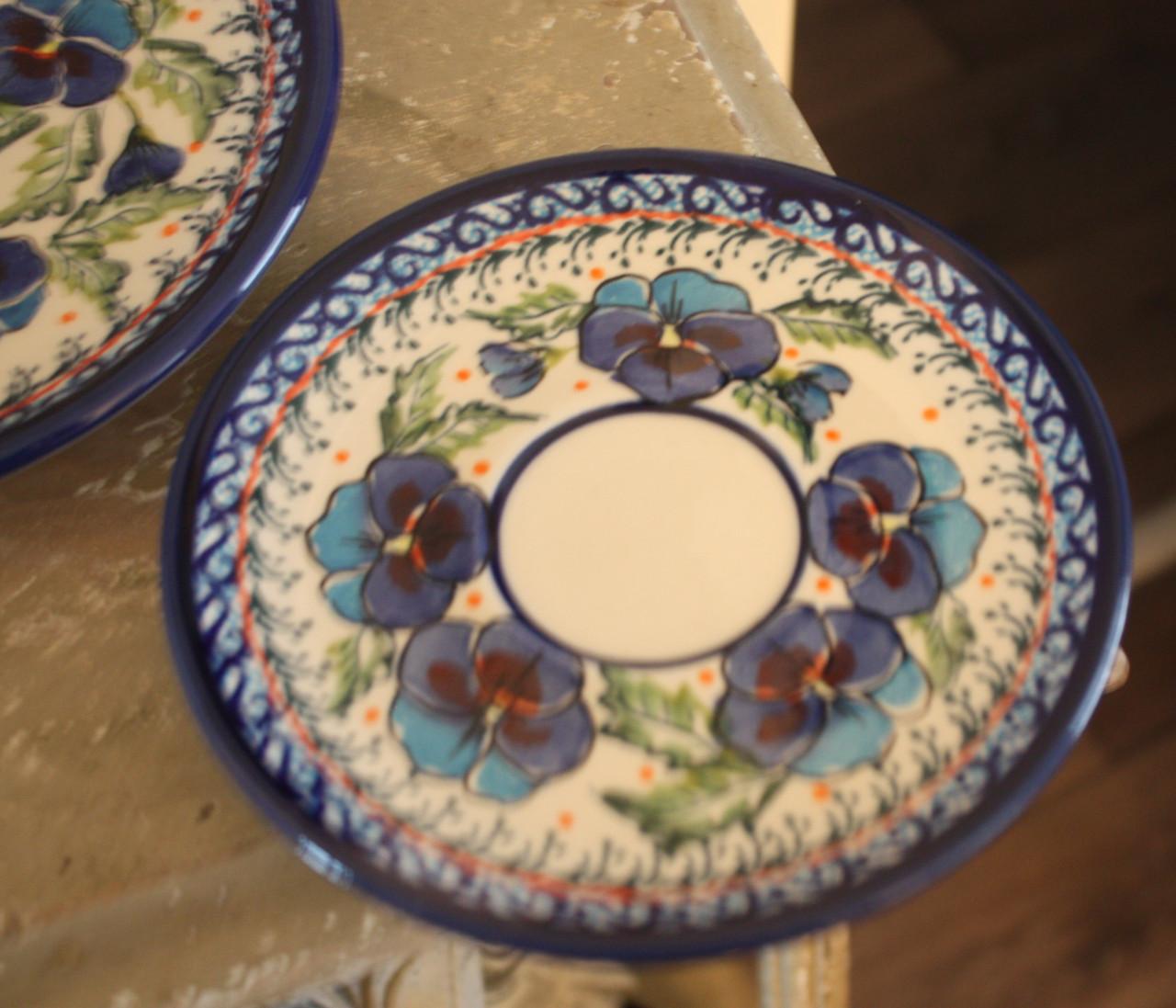 Set oude bordjes met viooltjes print