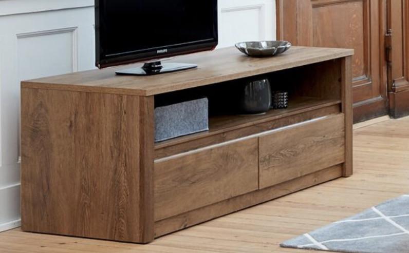 TV meubel, eettafel en bijzettafel.