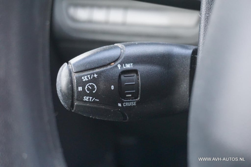 Peugeot 208 1.2 puretech blue lion