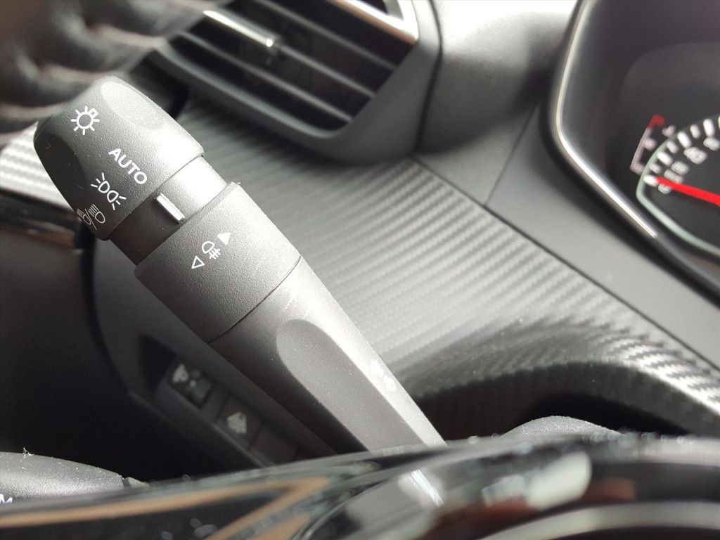 Peugeot 208 1.2 puretech 100pk active airco | cruise control navigatie via 