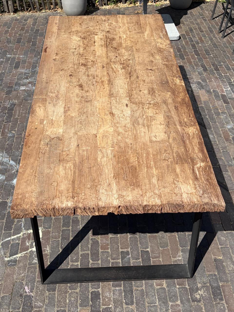 Eettafel Chunky Teak massief (240x100x77) stalen onderstel