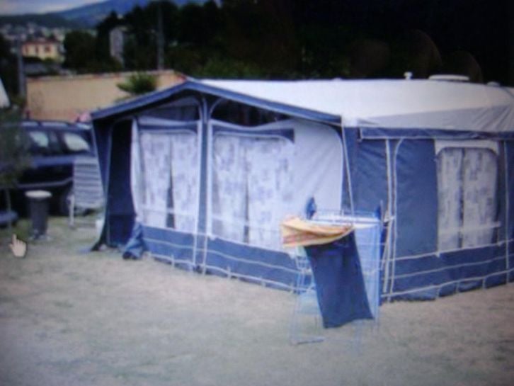 HOBBY Exclusive  495 met mover een voortent