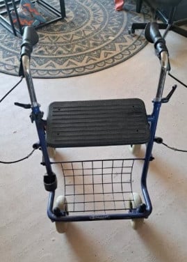 Blauwe rollator