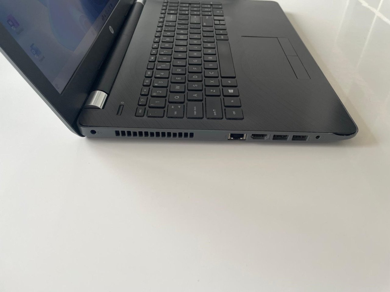 HP laptop 15 inch Windows 11 SSD 8GB RAM nieuwe accu - Office pakket + muis