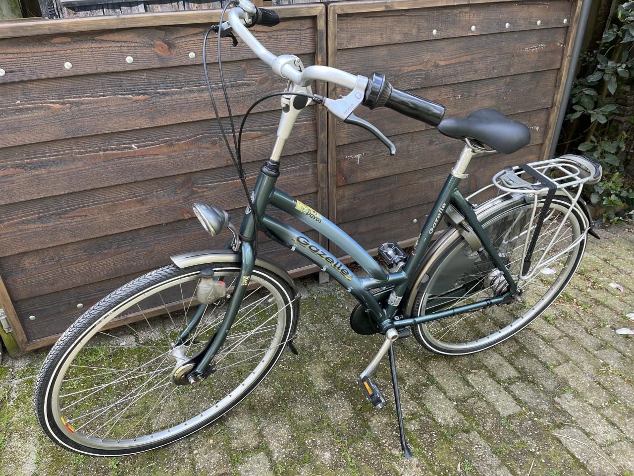 Damesfiets Gazelle Davos 7 sp trom. rem  nw banden geheel gereviseerd.