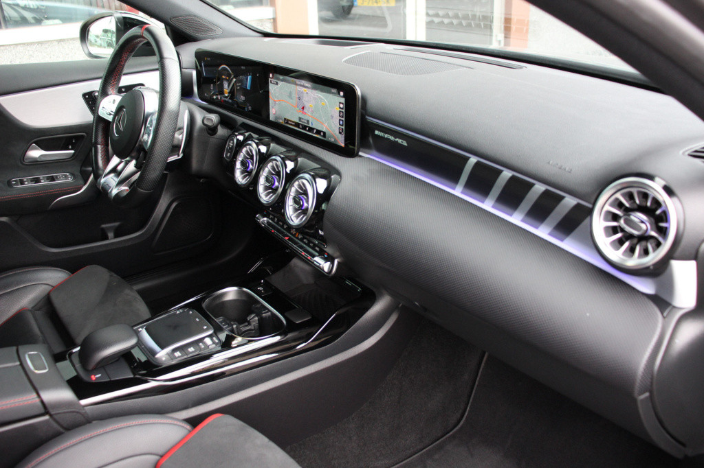 Mercedes-Benz A-Klasse amg 35 4matic premium plus | schaalstoelen | 360 cam