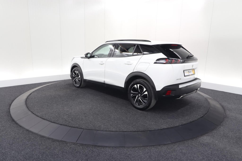 Peugeot 2008 puretech 130 eat8 allure | parkeersensoren | navigatie | apple