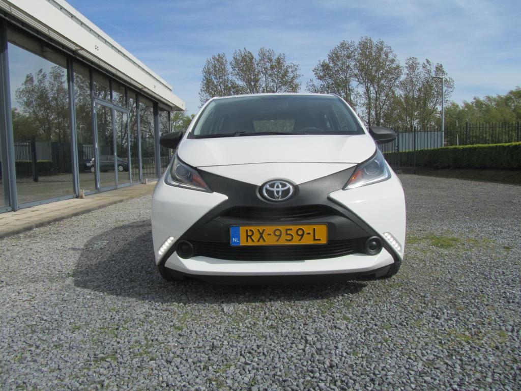 Toyota Aygo 1.0 vvt-i x-fun | 5 deurs | airco | bluetooth