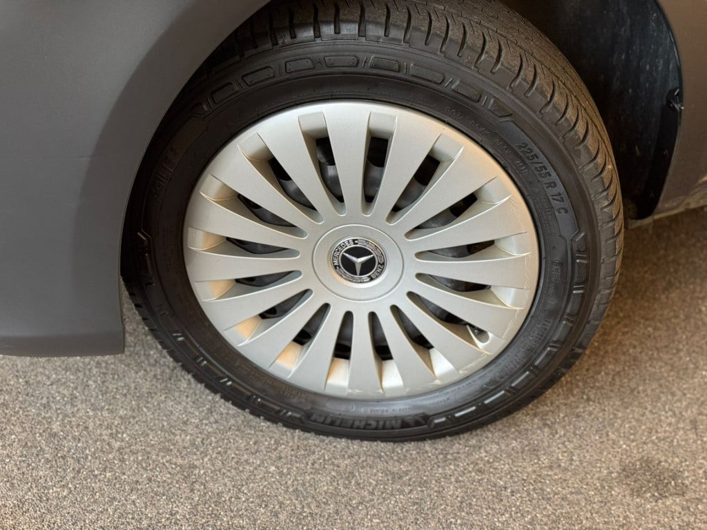 Mercedes-Benz Evito evito lang 41 kwh