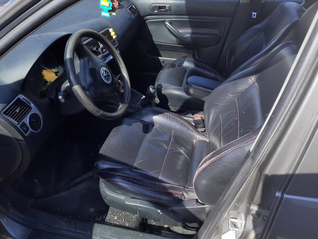 Volkswagen Golf 2.3 v5 highline