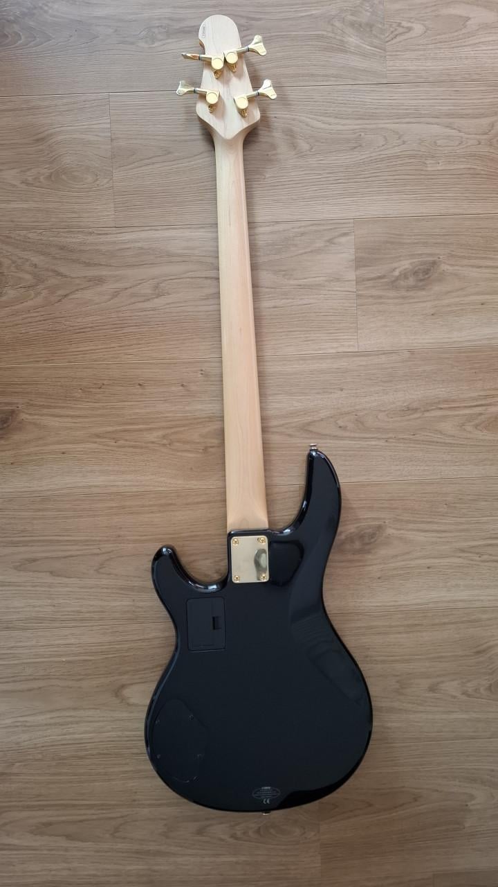 Yamaha basgitaar. Als nieuw, met tas