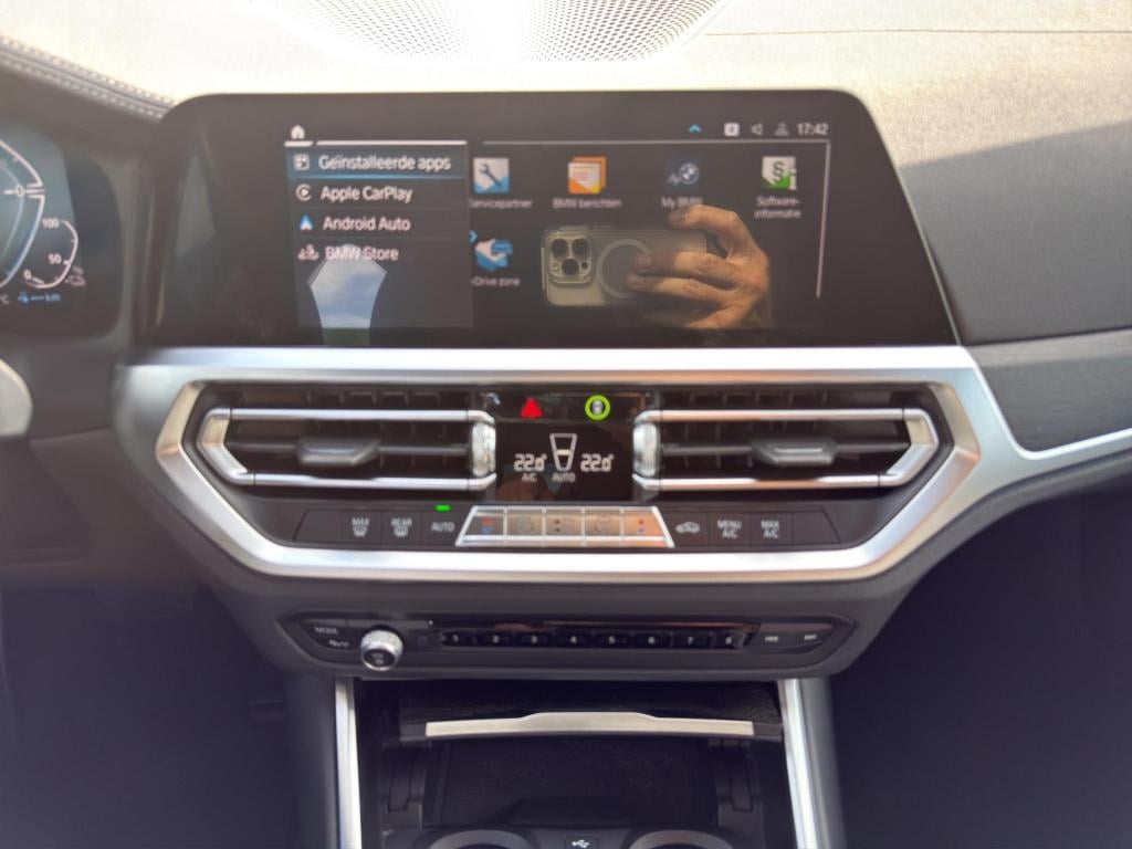 BMW 3-serie 330e m-sport | leer | camera | led | 19"|