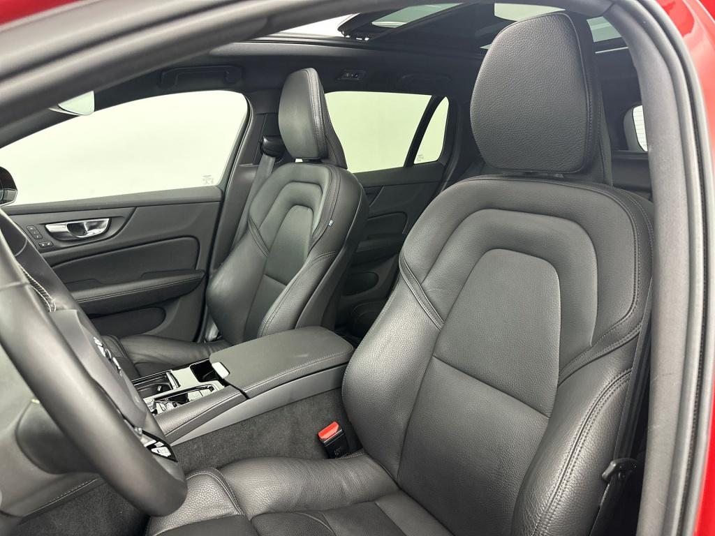 Volvo V60 t8 390pk recharge r-design| pano| 360camera| hud| adap.cruise