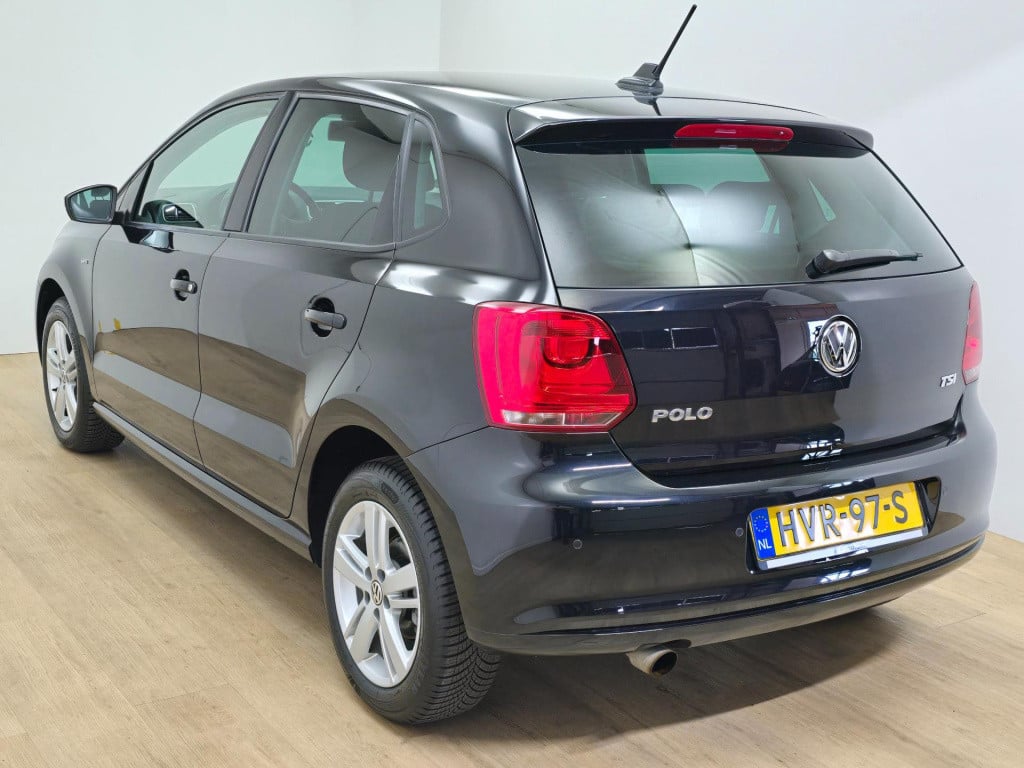 Volkswagen Polo occasion 1.2 tsi in zwart met cruisecontrol en sportieve lo