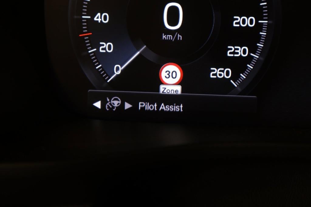 Volvo XC40 1.5 t4 plug-in hybrid plus dark nl auto, pano, h&k audio, el sto