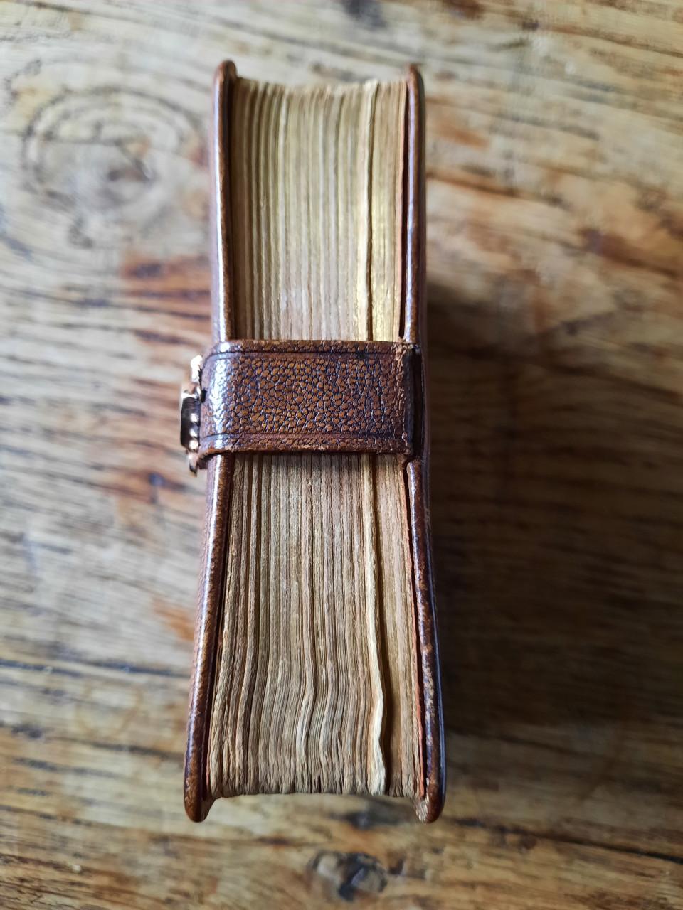Bijbeltje met Gouden slotje
