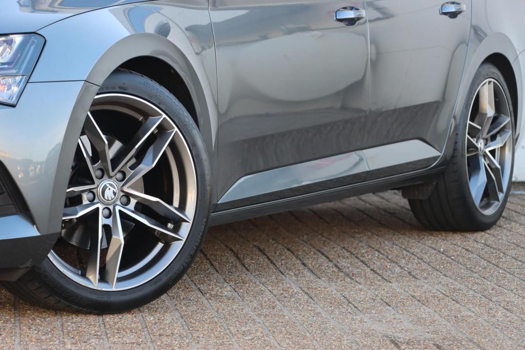 Skoda Superb combi 1.5 tsi act business edition 150pk
