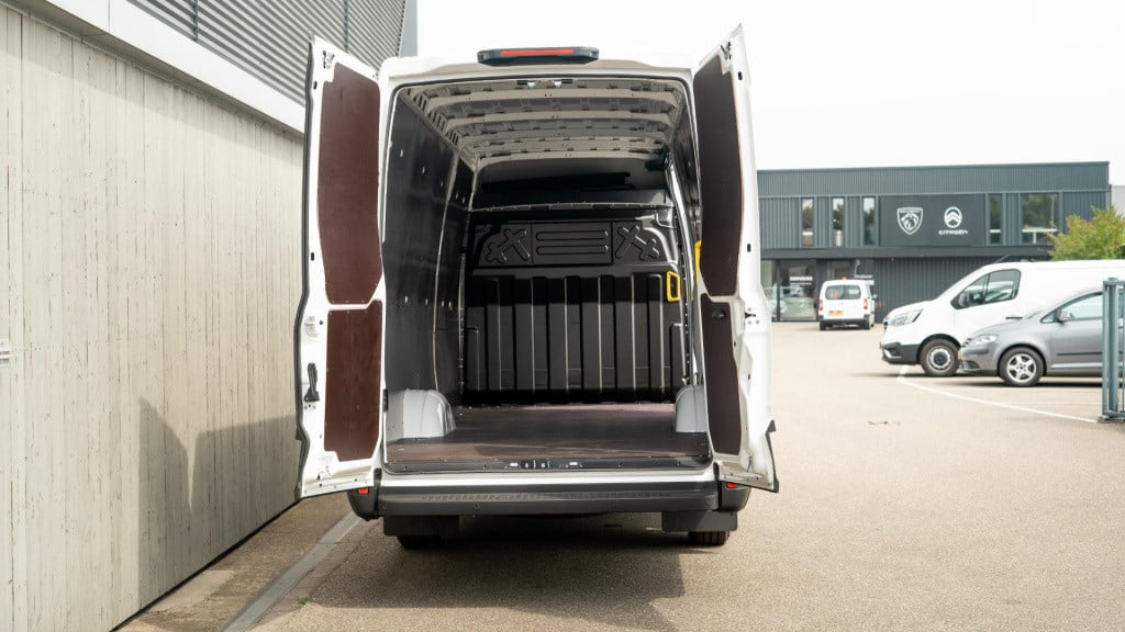 Iveco Daily 35s16v 2.3 410 h2 | direct leverbaar | complete betimmering laa