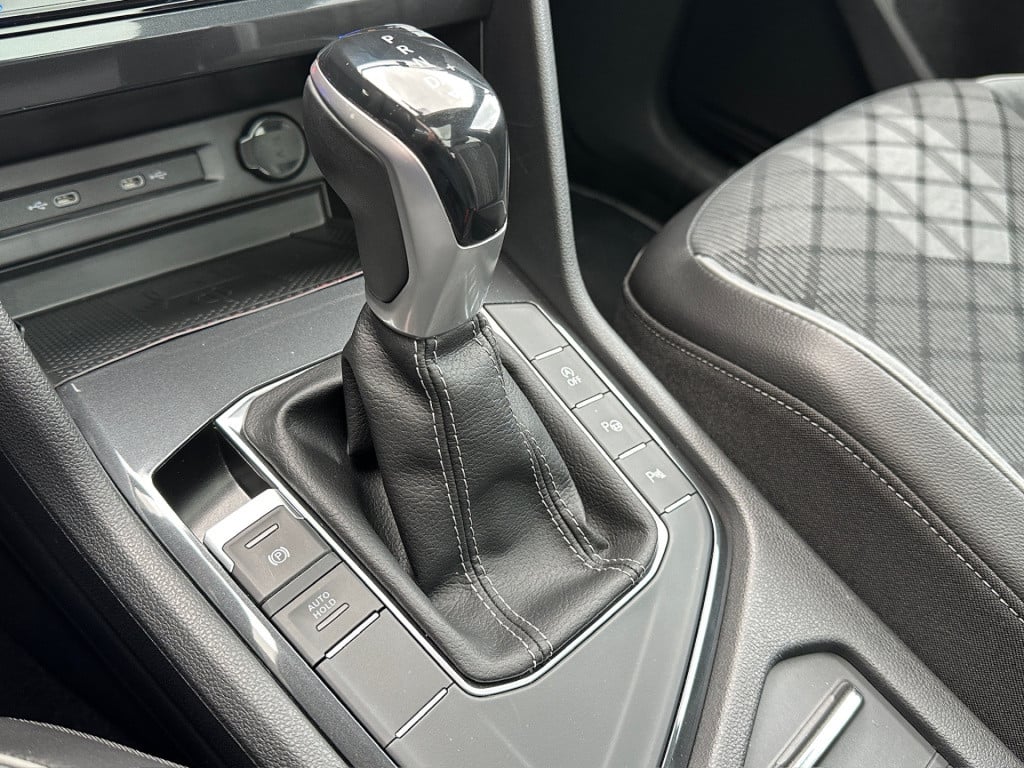 Volkswagen Tiguan 1.5 tsi 150pk dsg r-line blackstyle | panoramadak | trekh