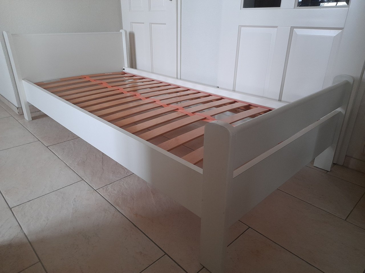 1 Persoons bed 90 x 200 (in goede staat )