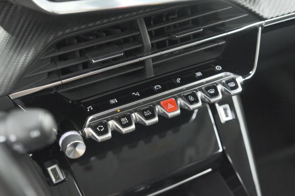 Peugeot 2008 puretech 130 eat8 allure | trekhaak afneembaar | camera | navi