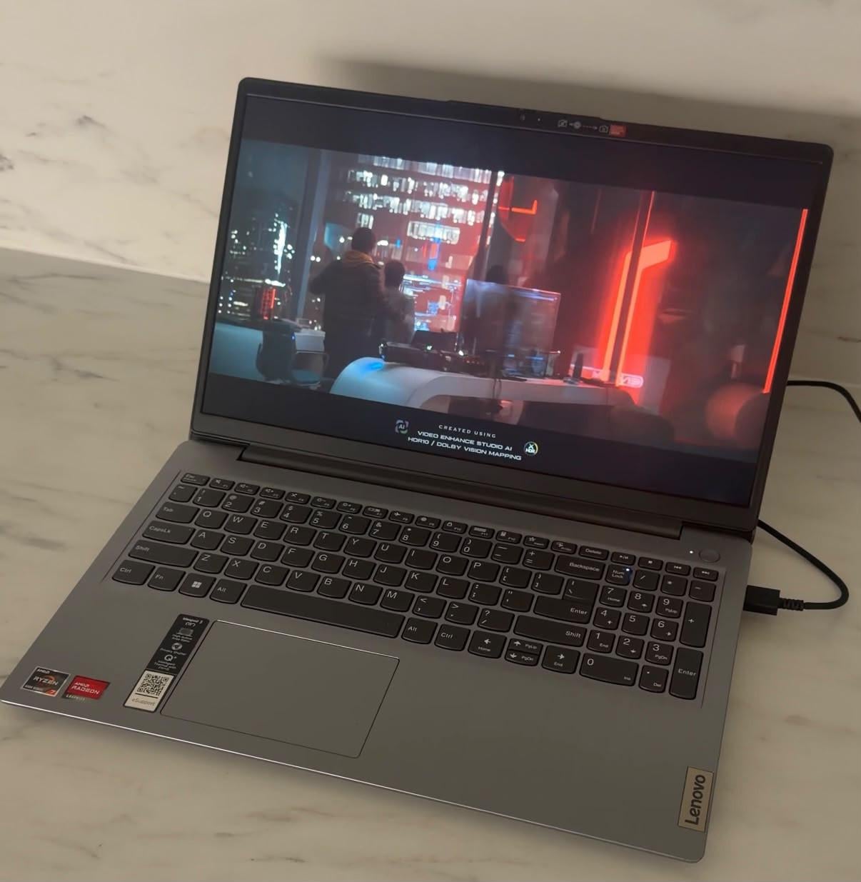 Vlotte Lenovo IdeaPad 3 | Ryzen 7 5700U  8 cores | RAM 20GB 3200MHZ | SSD |