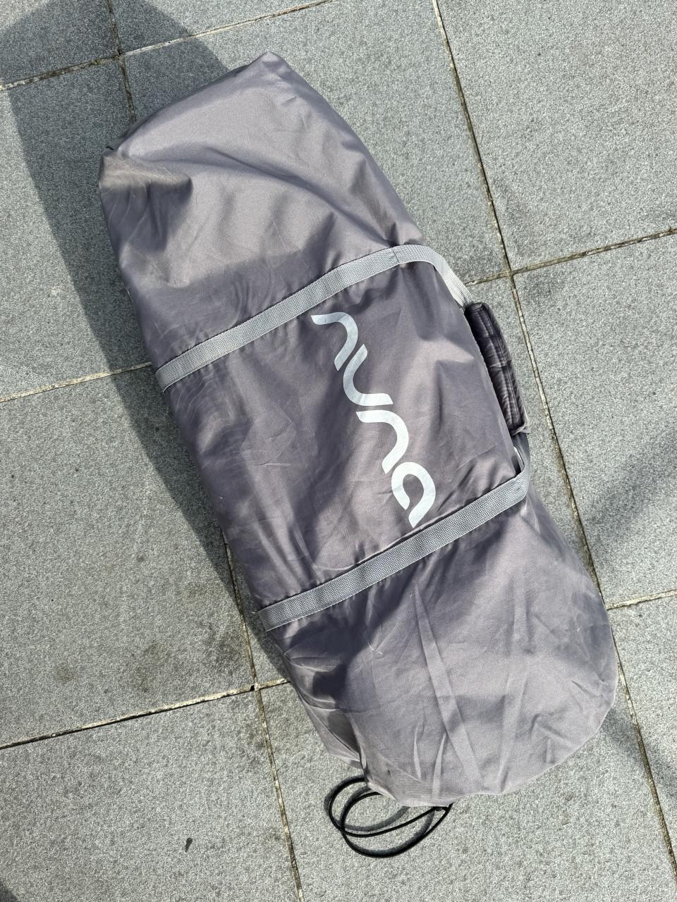 NUNA Sena (reis) box inclusief matras en handige verschoontafel