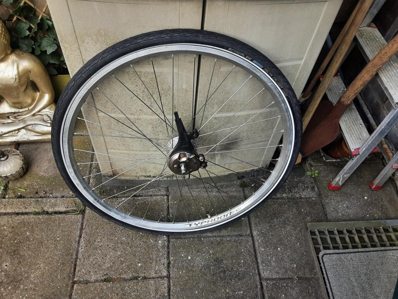 28. Inch shimano nexus voorwiel, naafdynamo, rollerbrake rem
