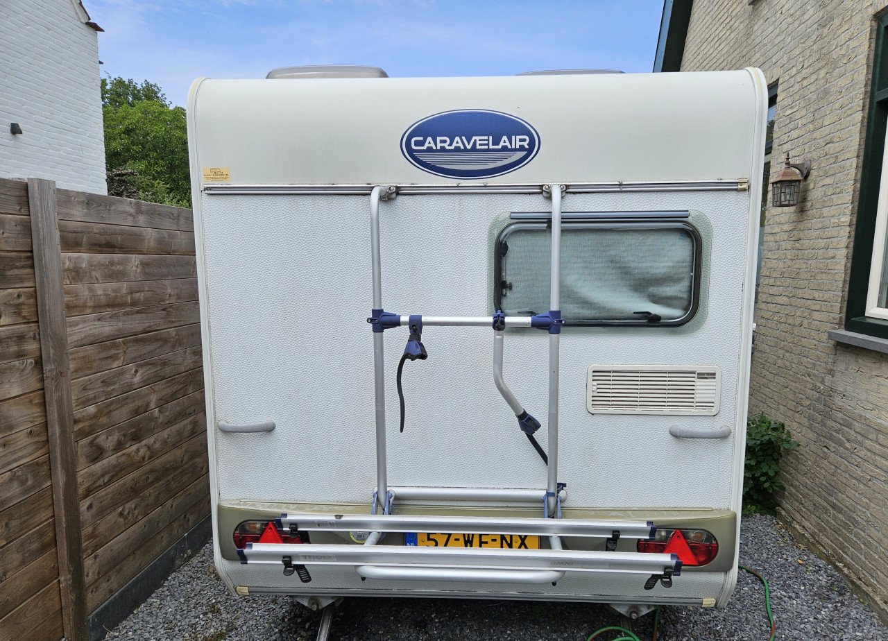 CARAVELAIR ANTARES DE LUXE LICHTGEWICHT CARAVAN MET MOVER!!