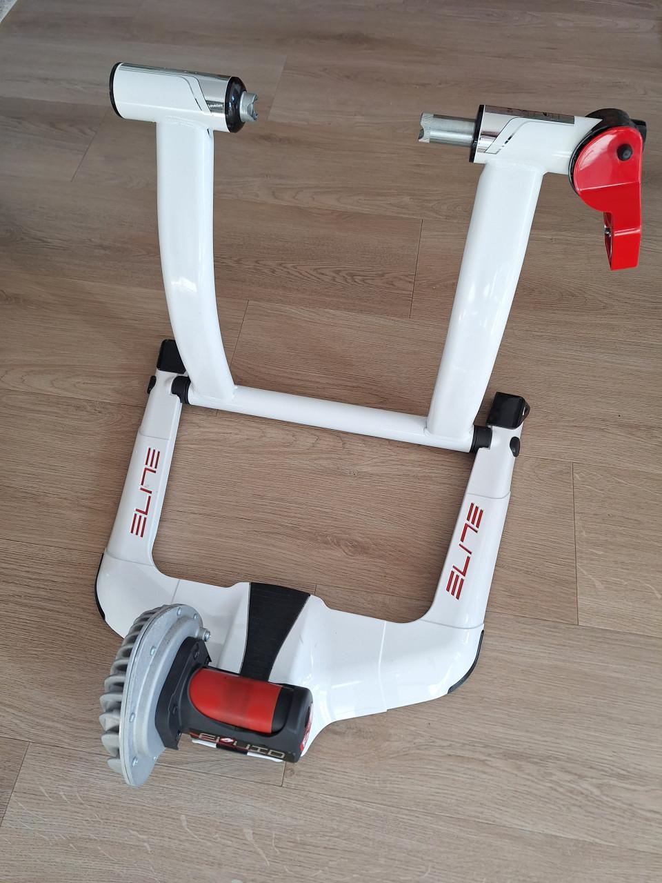 Elite Fluid Qubo fietstrainer.
