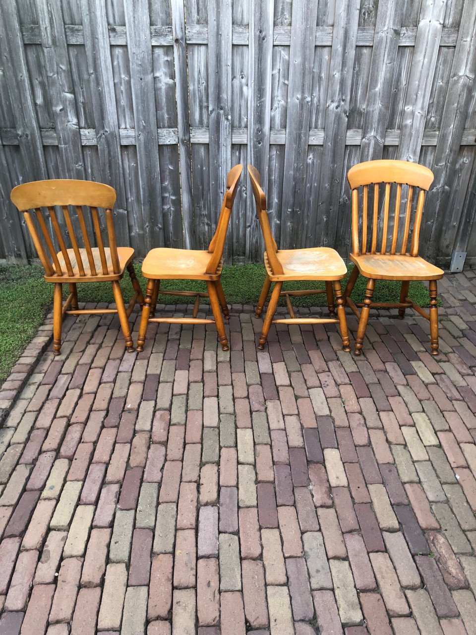 4 eettafel stoelen.