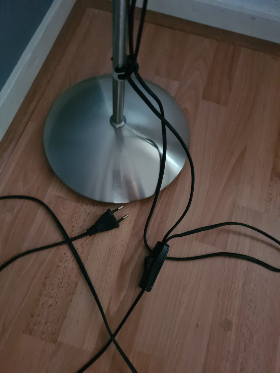 Staande lamp met glas (moet spoedig weg)