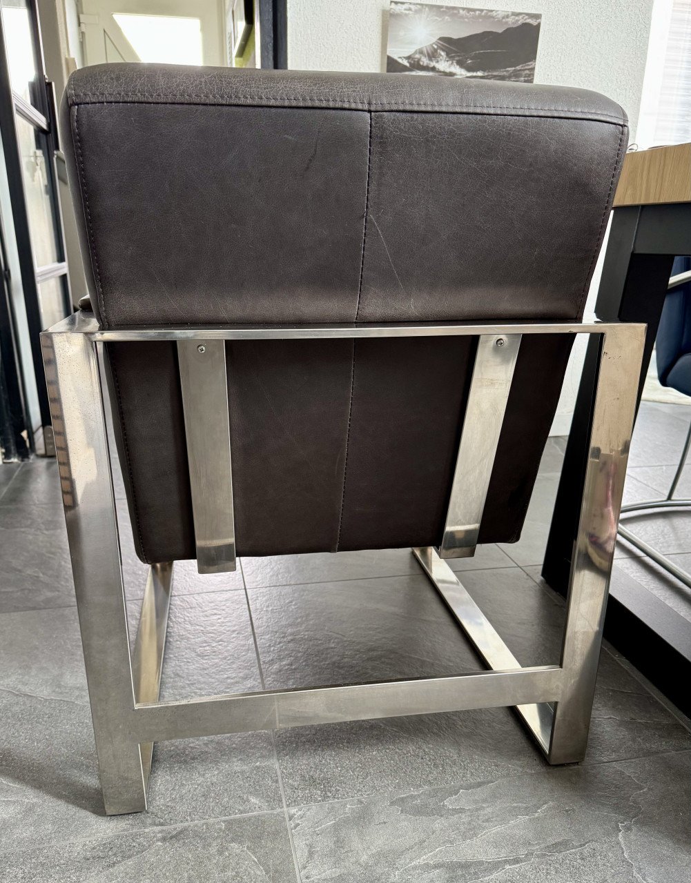 Fauteuil met bruin leer en RVS frame