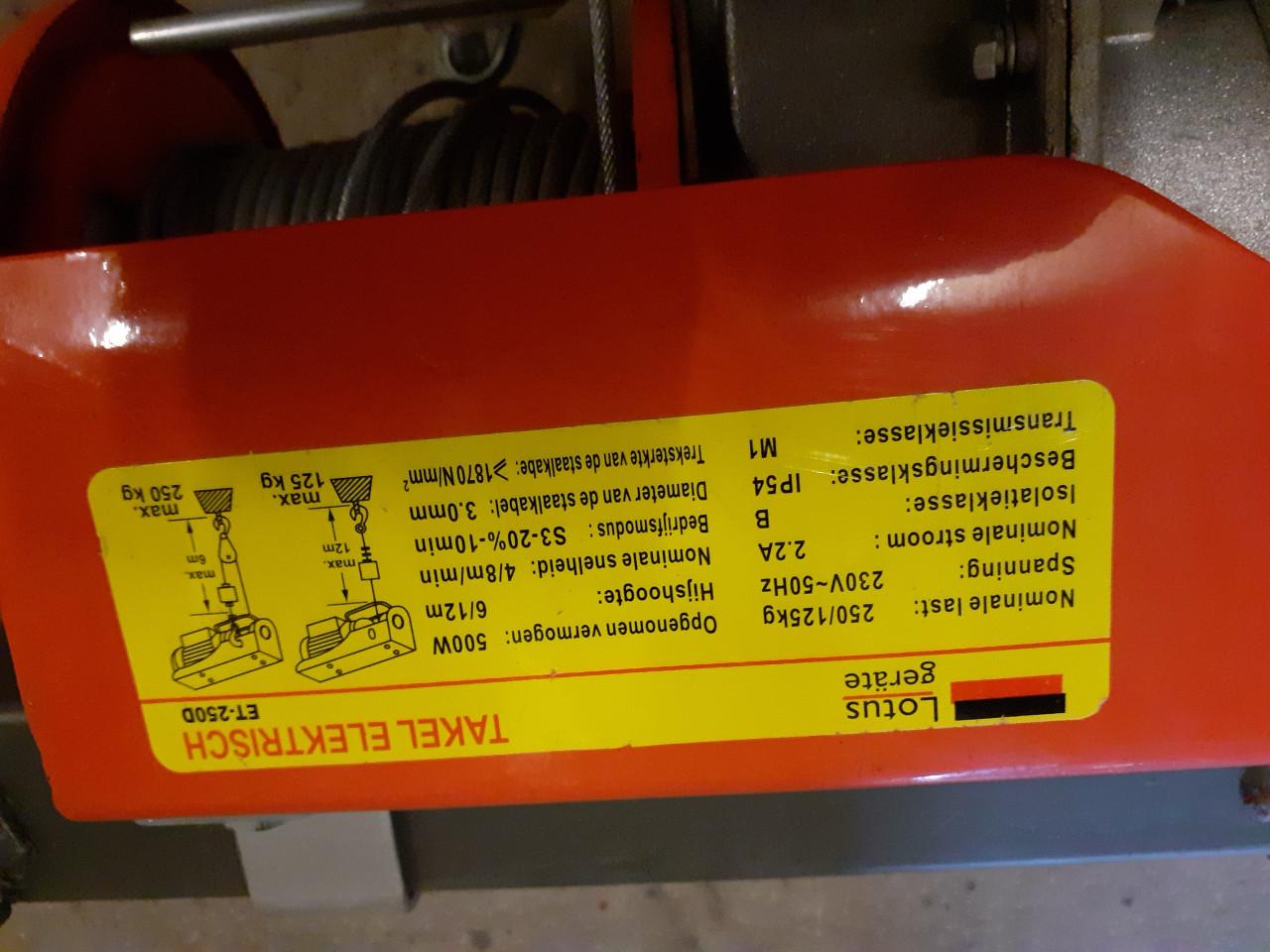 Takel elektrisch t.m. 250 kg.
