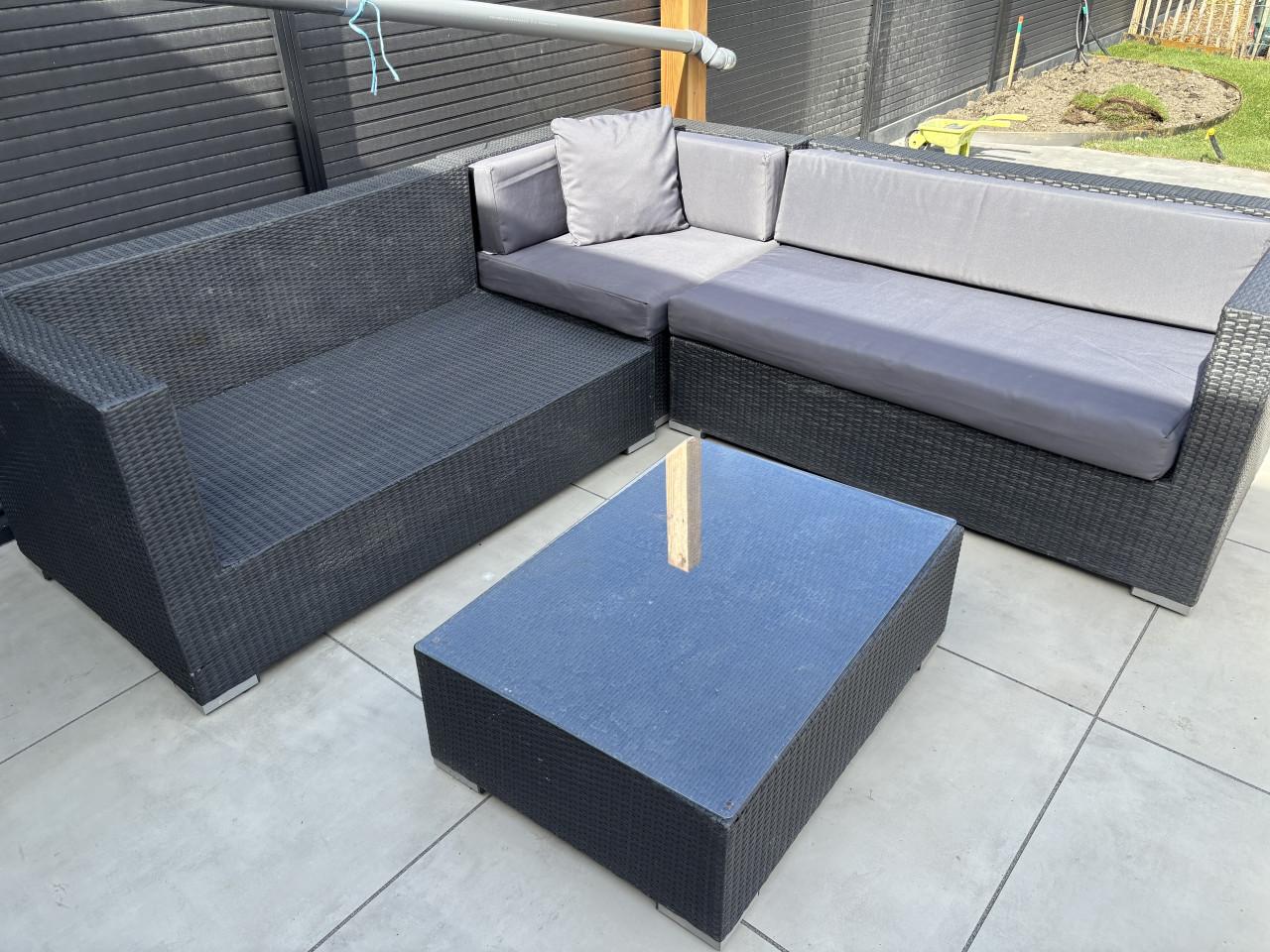 Loungeset met kussens, reservehoezen en bijbehorend tafeltje