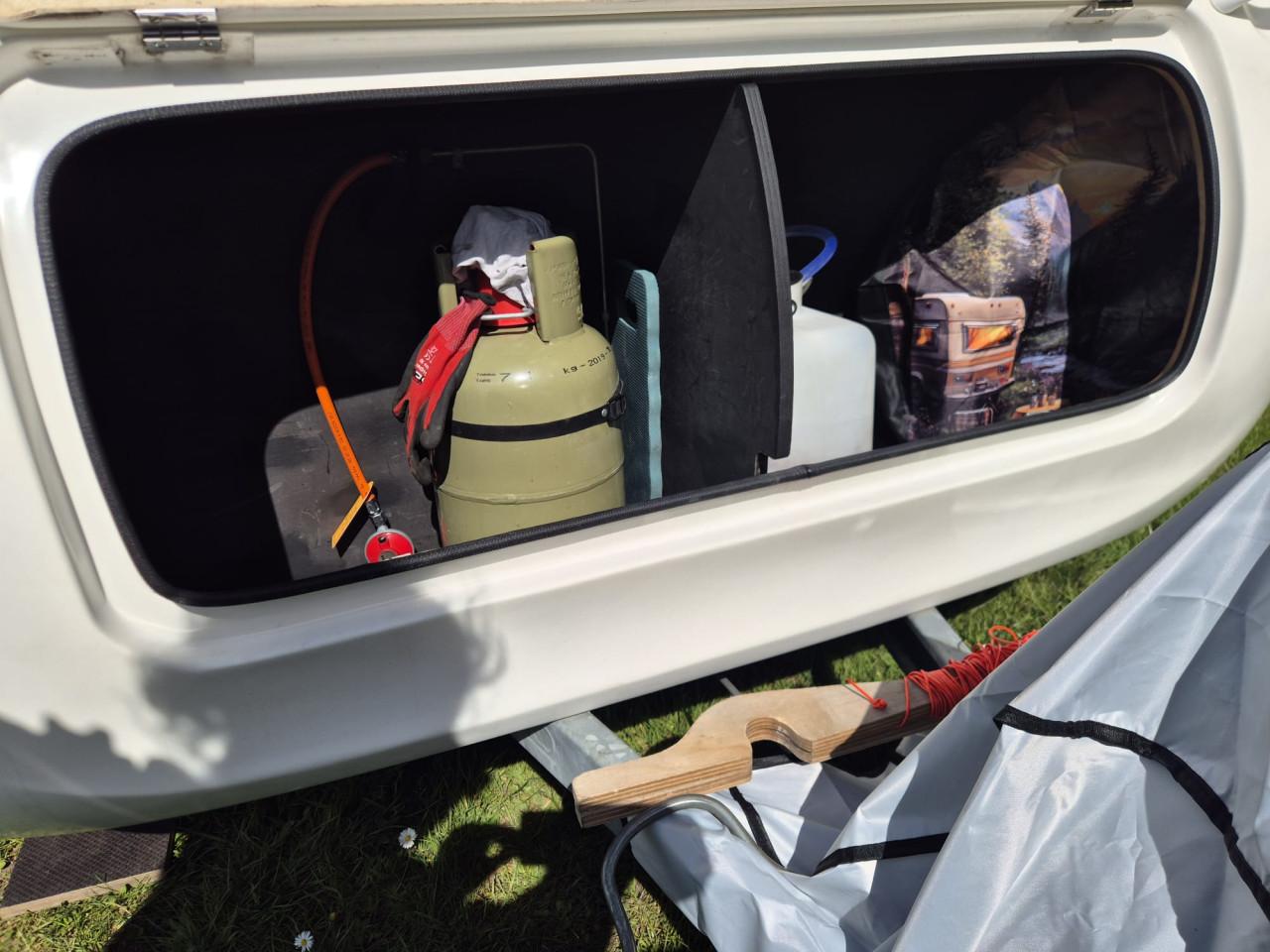 Te koop: Mooie Rapido Club 32 lichtgewicht hefdak caravan!