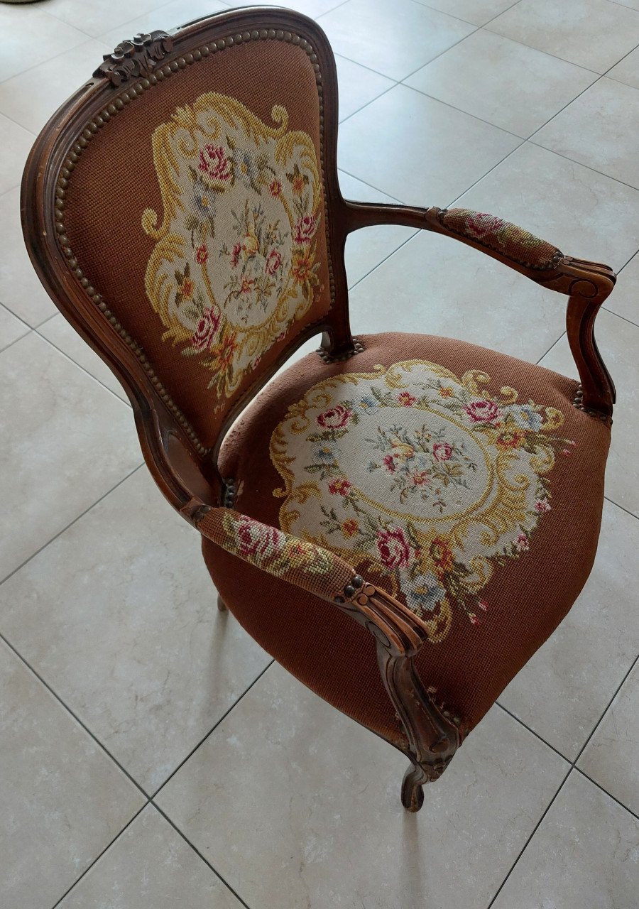 2 Art Deco stoelen, geborduurde zitting.